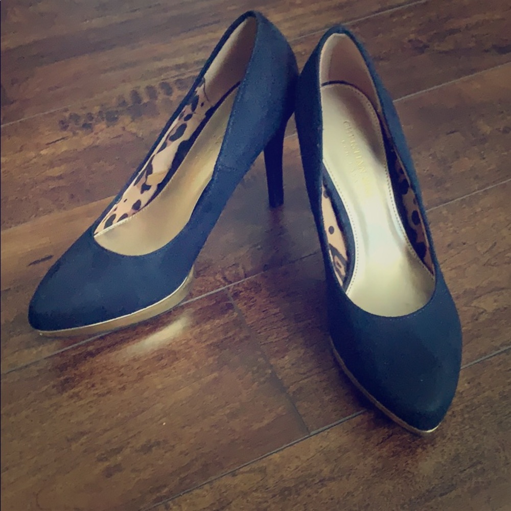 Size 6 suede heels